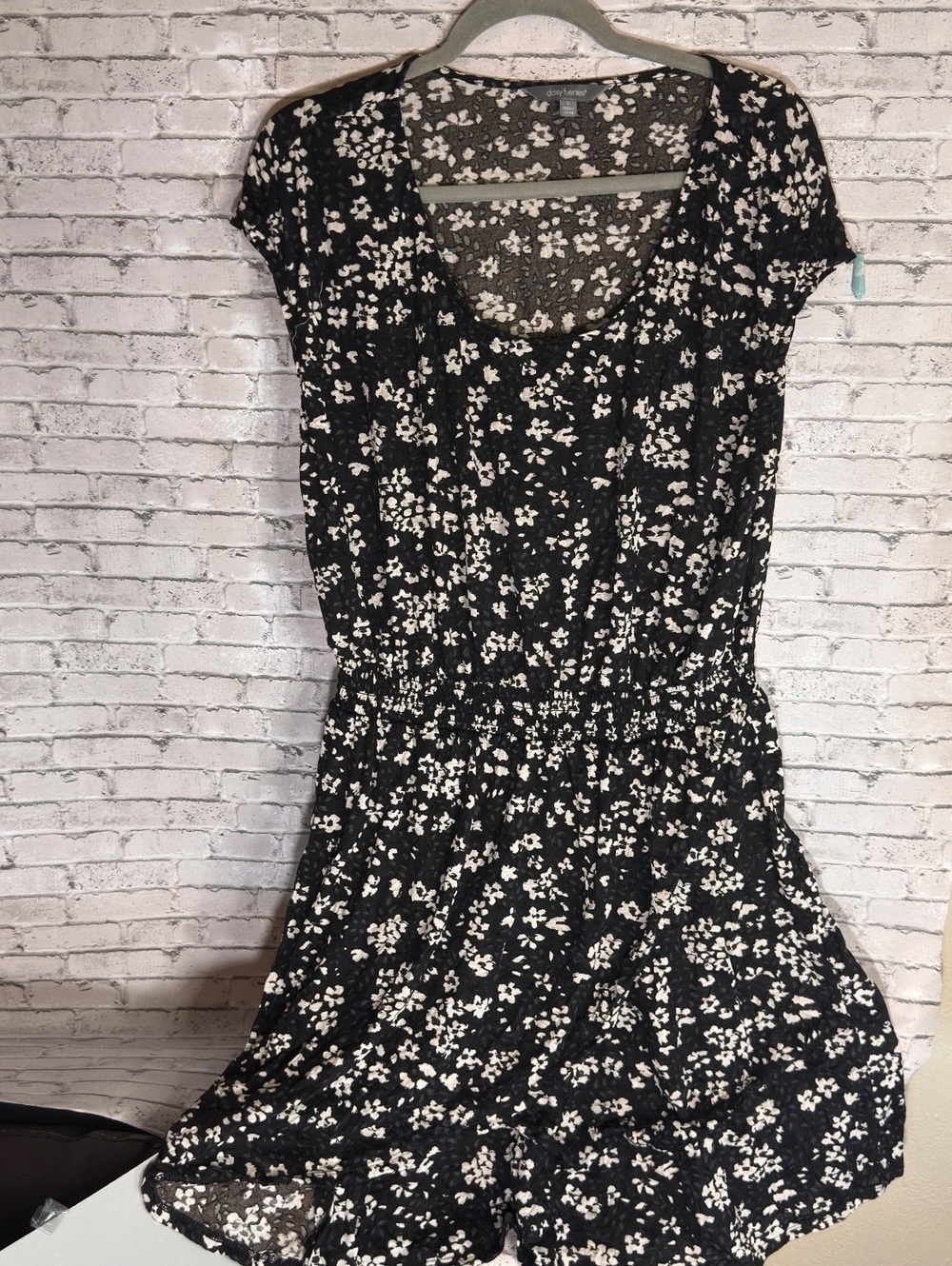 Daisy Fuentes Women’s Black  and White Floral  Wrap Maxi Dress Size Large